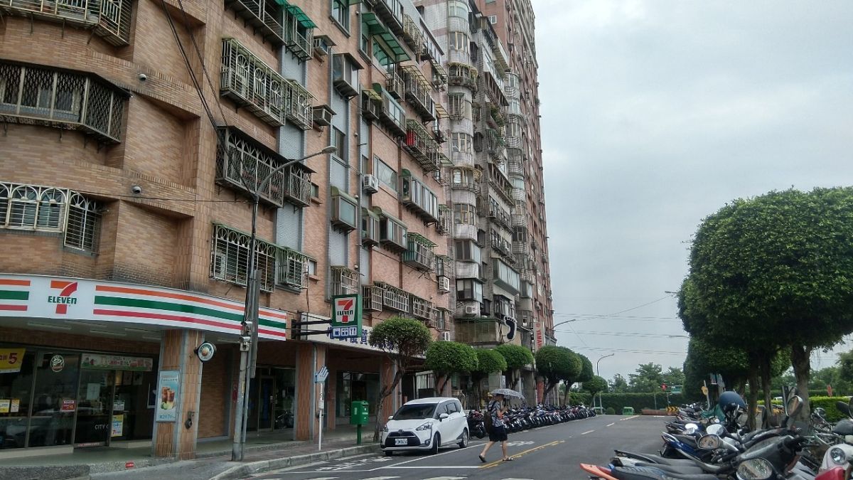 ▲永和保順路位處仁愛特區內華廈價格相對親民、公設比低，受到購屋族喜愛。（圖／信義房屋提供）