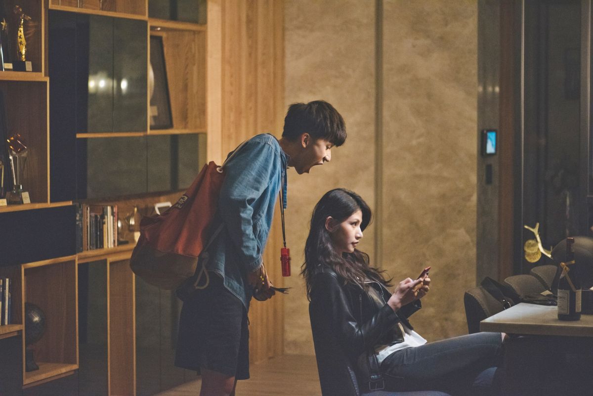 ▲吳肇軒（左）在片中對李千那很不禮貌。（圖／双喜）