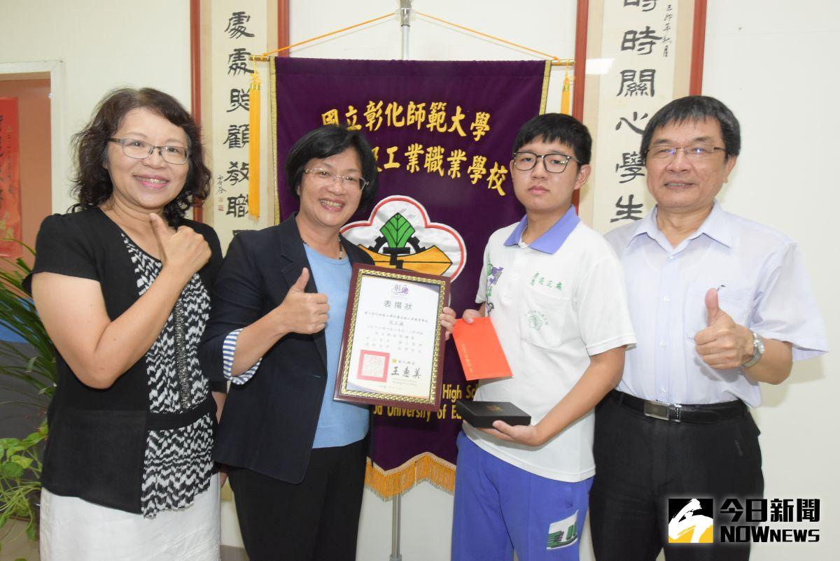 ▲國立彰師附工汽車科范正威參加四技二專入學統測，拿下動力機械群全國第一，登上榜首，彰化縣長王惠美期勉范正威未來能持續努力精進。（圖／記者陳雅芳攝，2020.06.12）