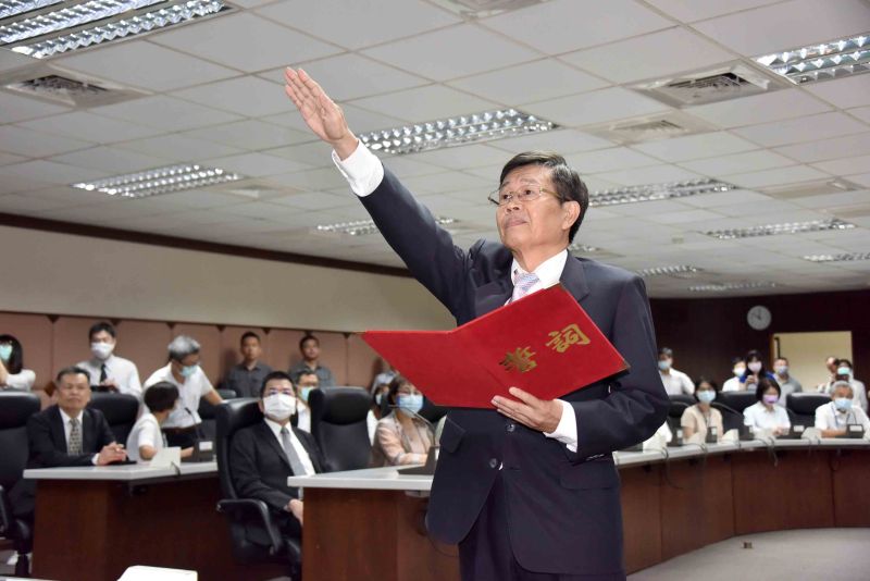 楊明州就職宣誓　代理高雄市長要「1天當3天用」
