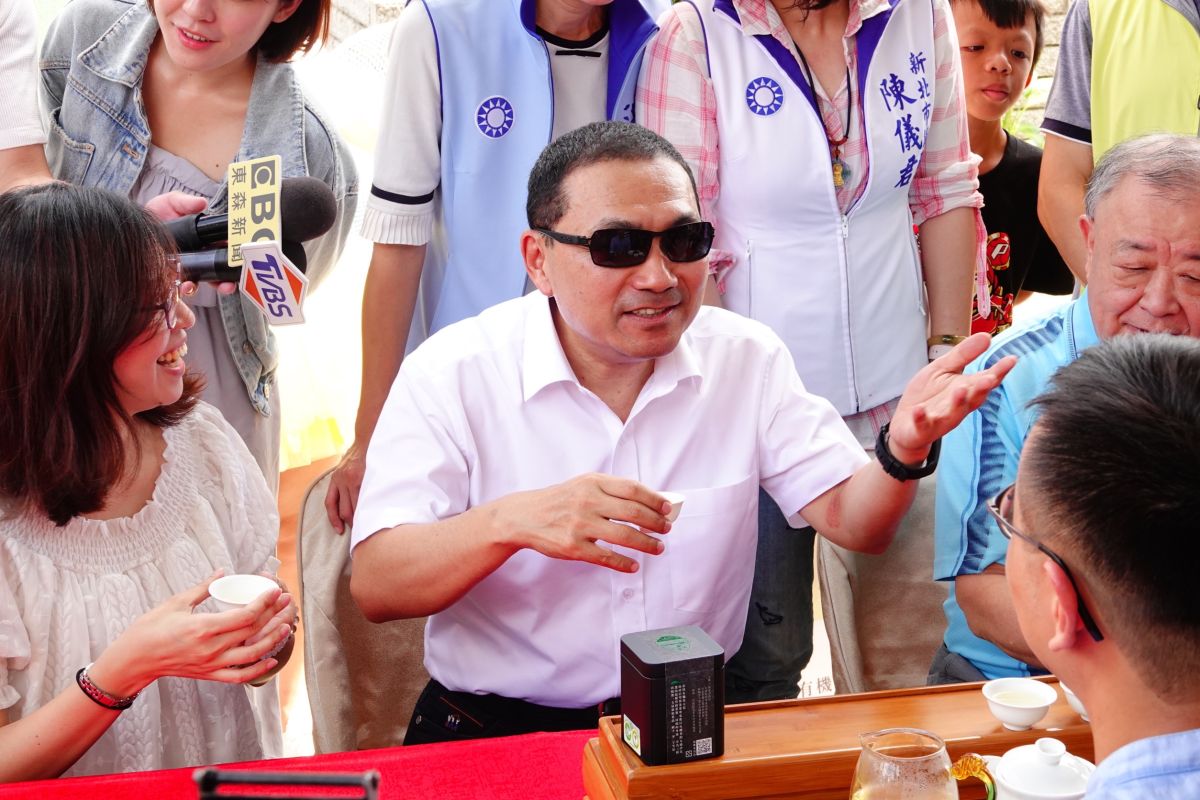 ▲首屆「全國有機茶TAGs分類分級評鑑」獎落新北，市長侯友宜到場頒獎、品茶。(圖/記者孫唯容攝)