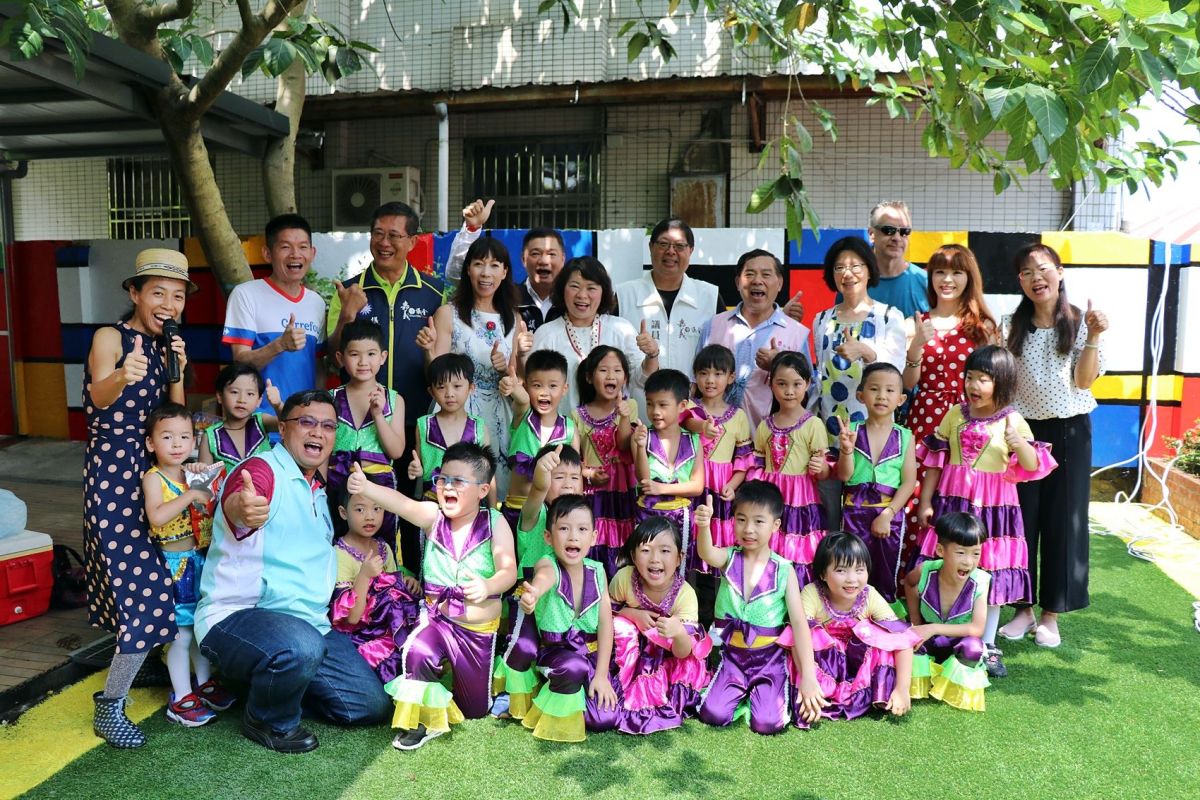 ▲以超現實主義及幾何風格進行壁畫創作，可愛吸睛成為最佳打卡勝地。〔圖／嘉市府提供2020.06.13〕