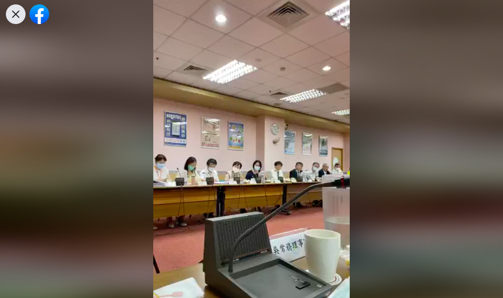 ▲醫勞盟在健保署討論醫材上限閉門會議中開直播，遭與會者反對被迫喊卡。（圖／翻攝自醫勞盟）