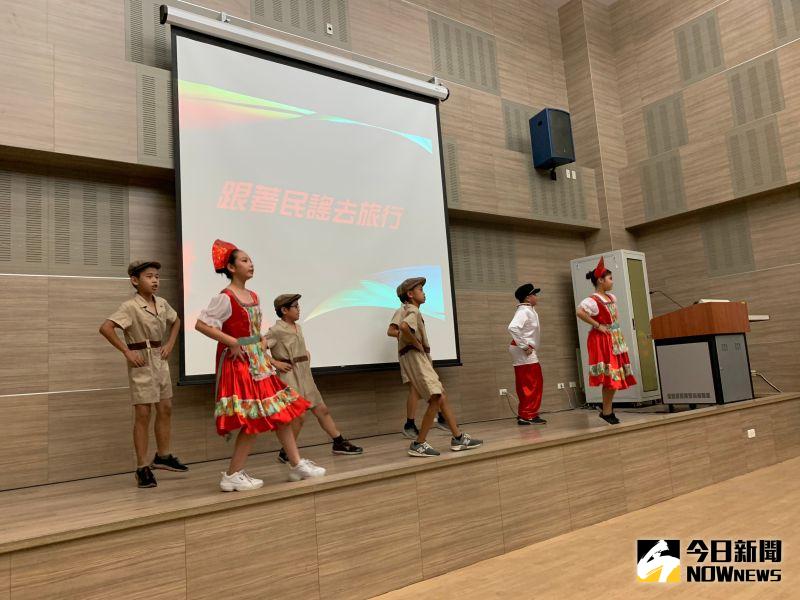 ▲同學們從音樂課開始學唱民謠,練習空耳歌詞,並且尋找自己喜歡的演唱版本。(圖/記者陳雅芳攝,2020.06.13)