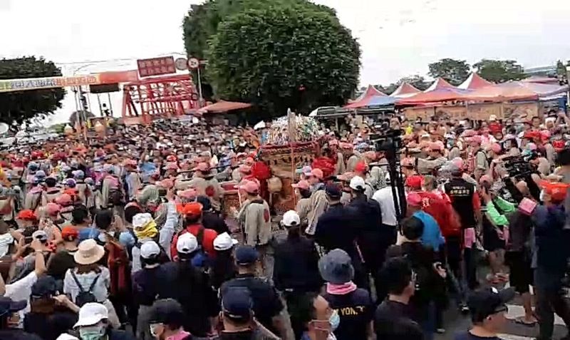 ▲西螺福興宮太平媽神轎前往大橋頭迎接大甲媽祖鑾轎。（圖／記者簡勇鵬攝，2020.06.13）