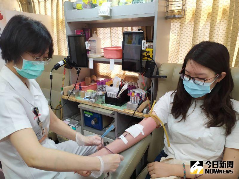 ▲目前都會定期捐血的李小姐，開心的表示，今天是第11次捐血。（圖／記者葉靜美攝，2020.06.14）