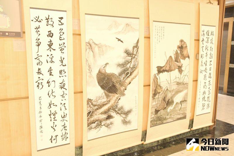 ▲文開詩社以自己的詩自己書寫作為展出特色，展出書法作品約有45件，畫作約有3件，展期至7月12日。（圖／記者陳雅芳攝，2020.06.14）