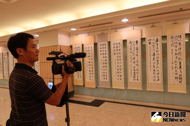 ▲文開詩社在鹿港文創會館文創藝廊辦理「日餘寸學」詩書畫展開幕活動。(圖/記者陳雅芳攝,2020.06.14)