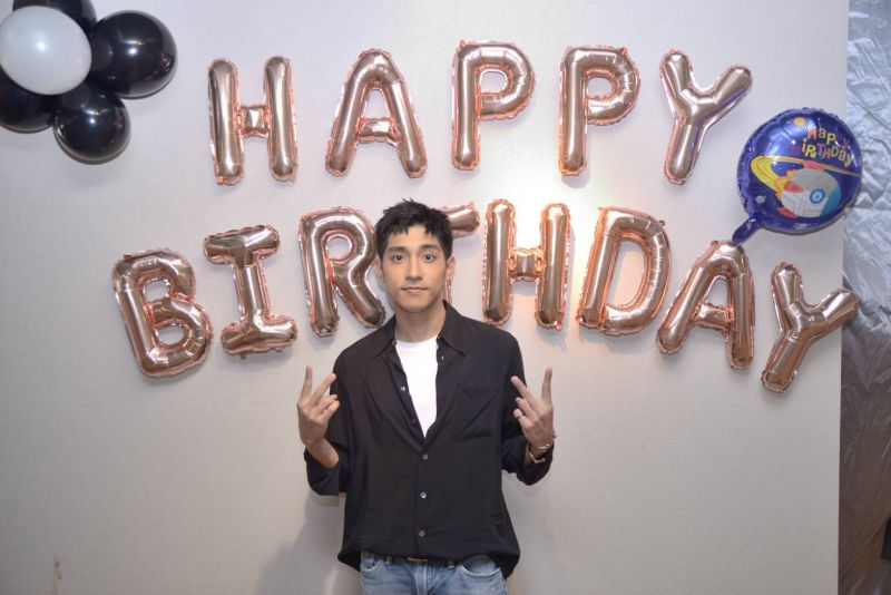 徐韜慶24歲生日「媽媽驚喜現身」 粉絲激動:好像姊弟