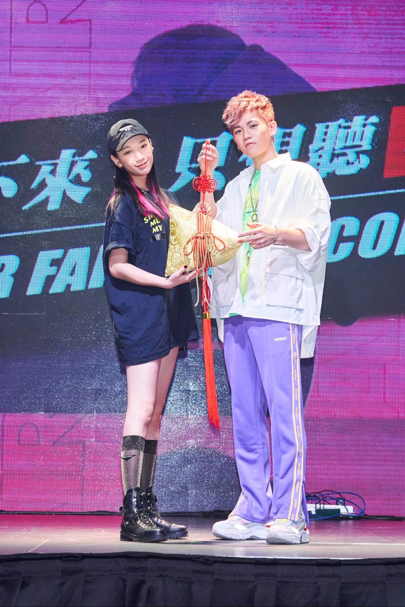 ▲Spark皇毅舉辦首場個人演唱會,彩排時吳卓源驚喜現身。(圖/華研國際提供)