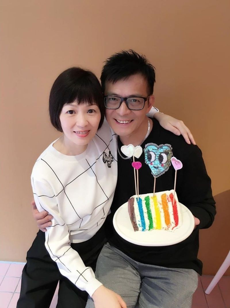 ▲黃日華(右)和老婆梁潔華感情相當好。(圖/黃日華微博)