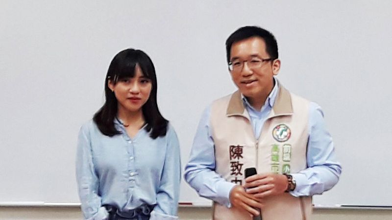 ▲因力挺罷韓、遭韓粉嗆罷的時代力量高市議員黃捷與民進黨高市議員陳致中今(15)日在議會受訪時強調,平常心看待。(圖/記者郭凱杰攝,2020.06.15)