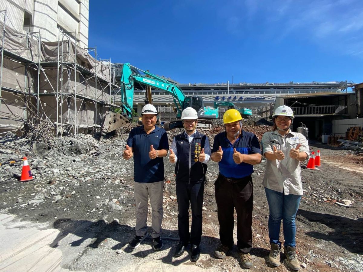 ▲台中「大智慧學苑」樓高12層的主體建築拆除完成。(圖／建設局提供2020.6.15)