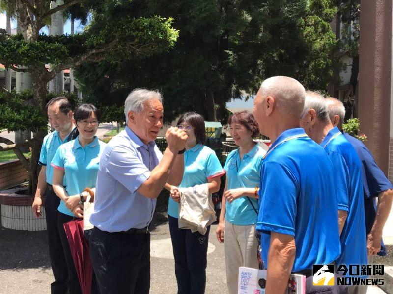 ▲呂嘉凱特別選在端午節前,探視慰問彰化榮家住民長輩。(圖/記者陳雅芳攝,2020.06.15)
