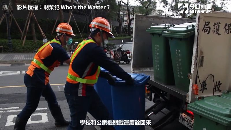 ▲清潔隊一早到各地搬運廚餘(圖/剩菜犯