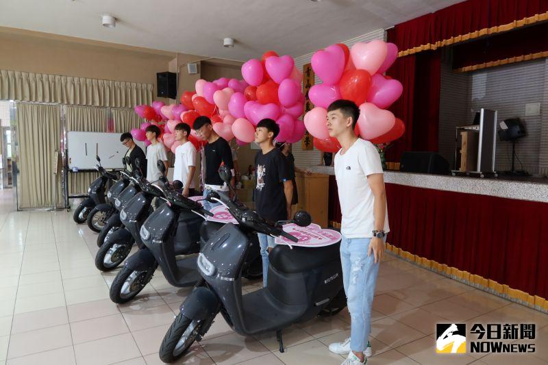 ▲為提供125對青年男女走過全台最長鵲橋,覓得良緣而舉辦的「卦山夕照-幸福鵲橋」未婚聯誼活動。(圖/記者陳雅芳攝,2020.06.15)