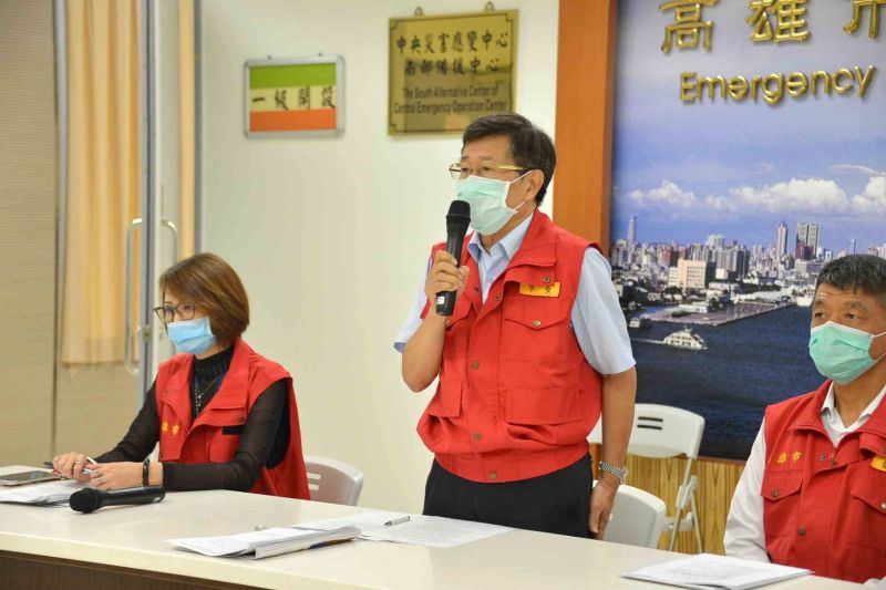 ▲高雄市代理市長楊明州和各局處首長討論「後疫情時代」如何衝觀光、拚經濟。(圖/高市府提供)