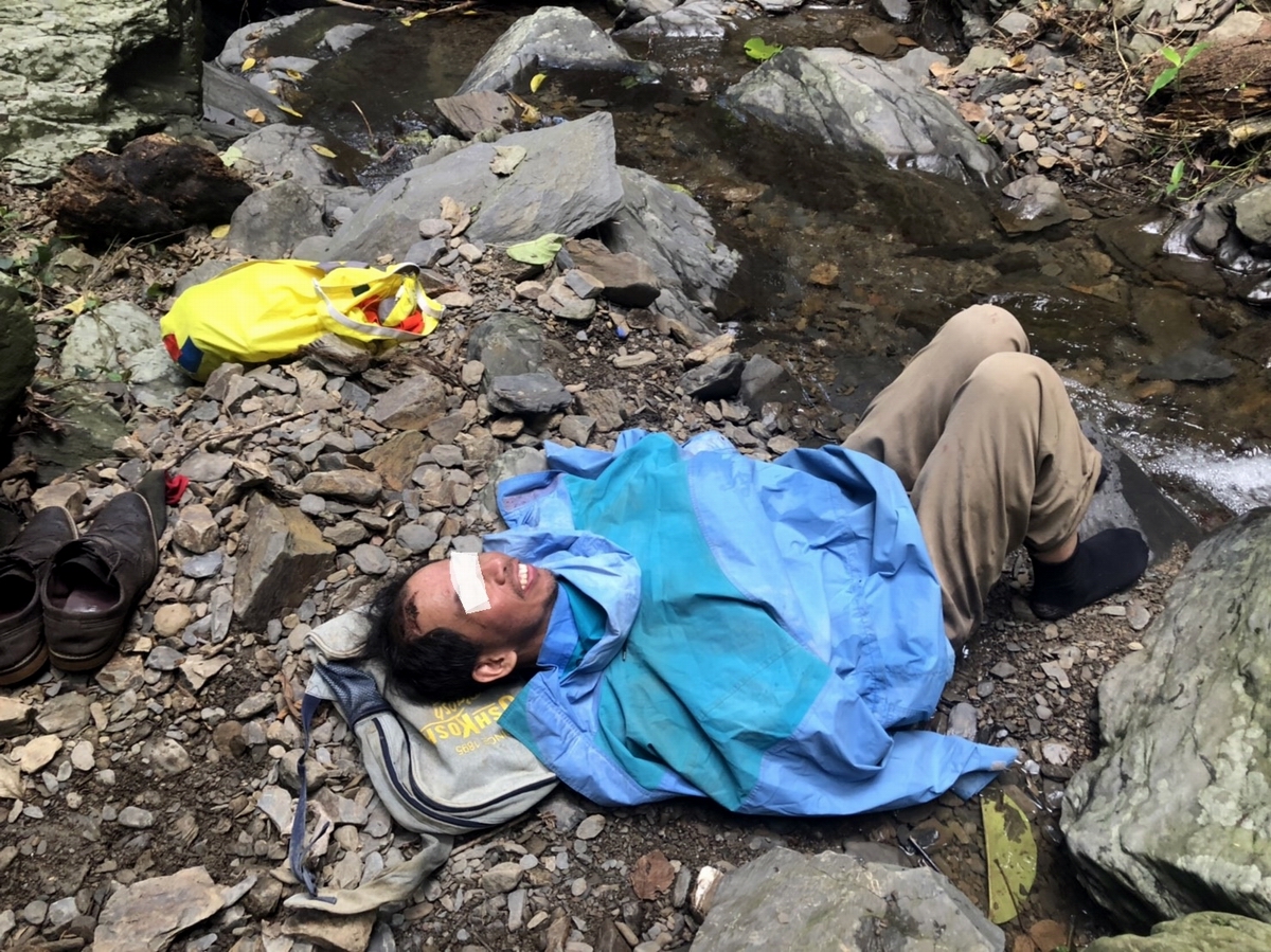 ▲屏安醫院副院長楊欣正6月6日在來義棚集山區迷路失蹤，搜索行動進入第10天，今天上午終於在尖刀尾溪近瀑布處找到了。（圖／屏東縣消防局提供 2020.06.16）