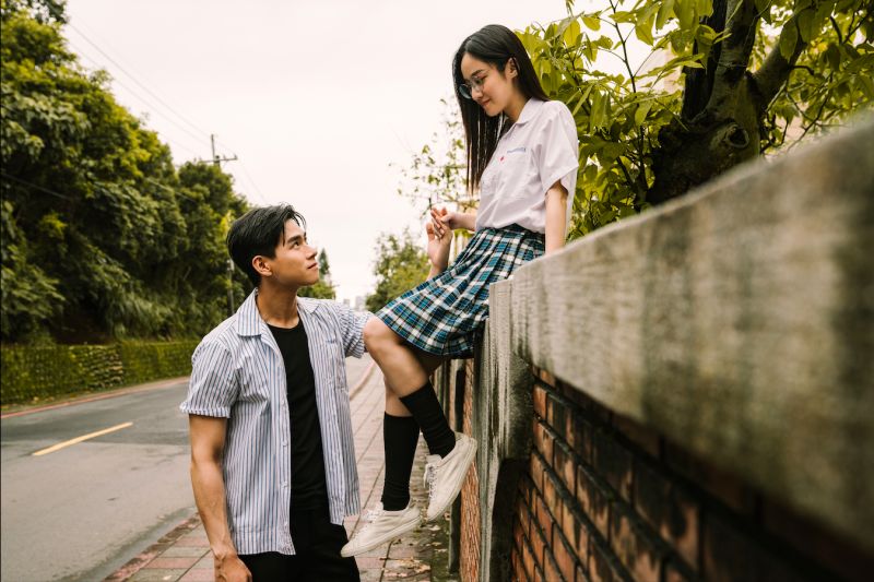 ▲「空靈系女神」安婕希(右)、新銳小提琴家李齊擔綱演出MV。(圖/好舒服音樂提供)