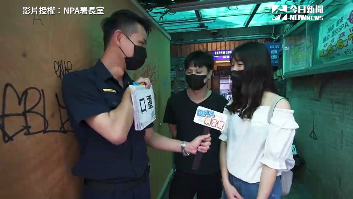 ▲警察當起街訪主持人，到街頭實測民眾的台語能力（圖／NPA署長室　授權）