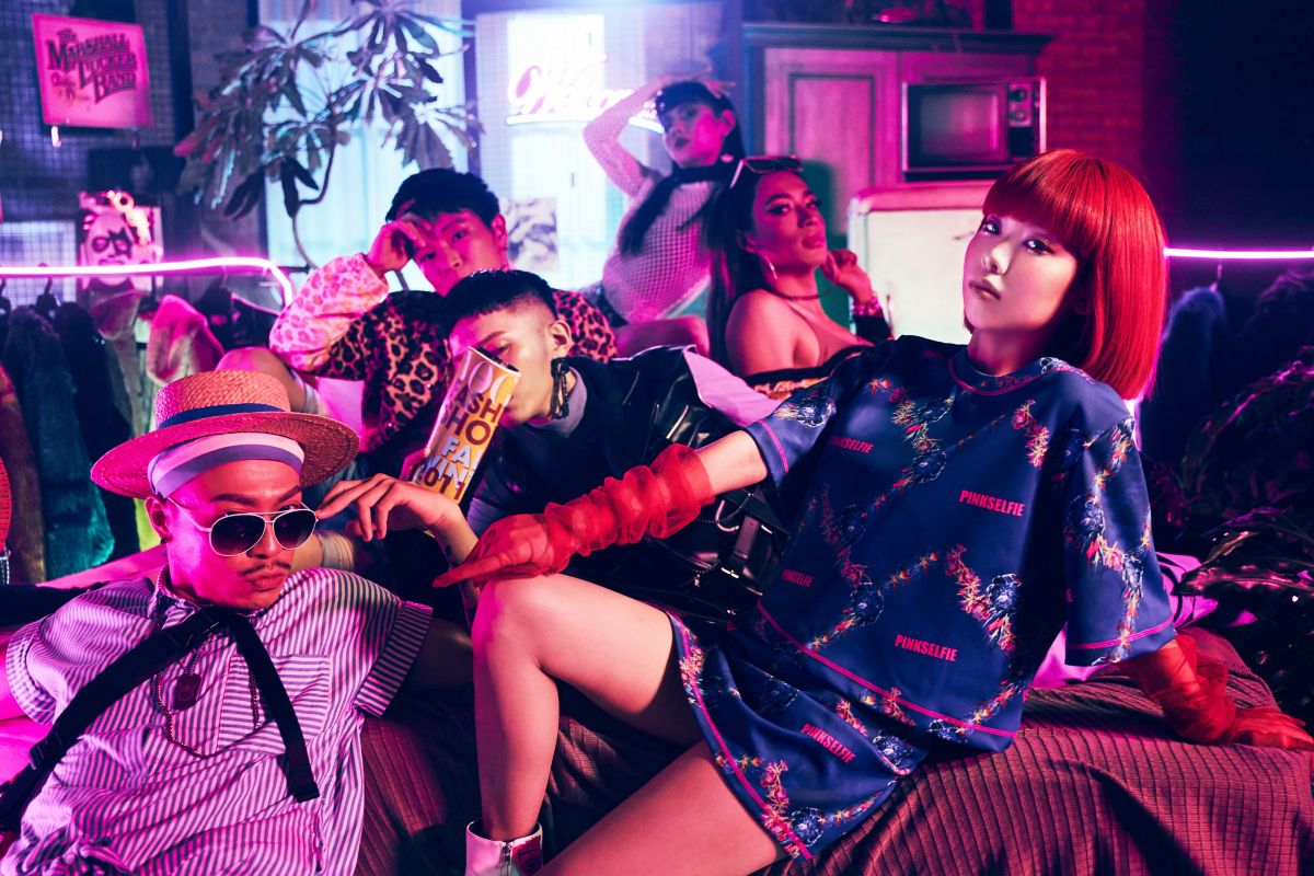 ▲Allyson陳瑾緗（首排右）在MV中與多元性別演員尬美。（圖／索尼音樂提供）