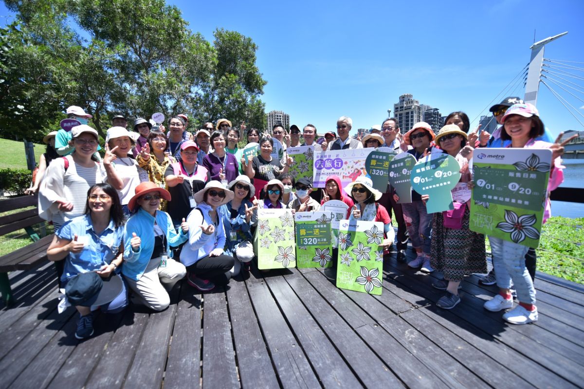 ▲桃捷啟動「跟著桃捷一起去旅行」系列輕旅行活動，搭配7月至9月20日開賣超殺「仲夏一日票買一送一」優惠方案。（圖／桃捷公司提供）
