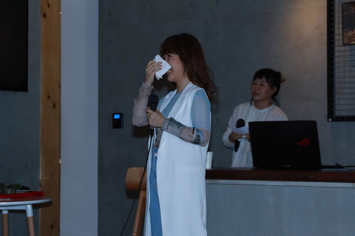 ▲魏妙如看到父母打氣，感動落淚。（圖／NOWnews攝影中心提供）