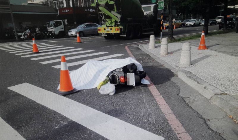 ▲大車內輪差的視線死角,常釀成車禍事故。(圖/記者陳聖璋翻攝)
