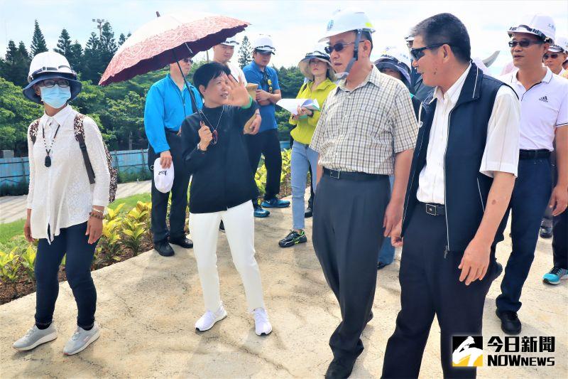 ▲賴峰偉縣長為提振澎湖本地的經濟，與議長劉陳昭玲等人達成共識，將全面發放每位縣民500元現金消費券。（圖／記者張塵攝，2020.06.18）