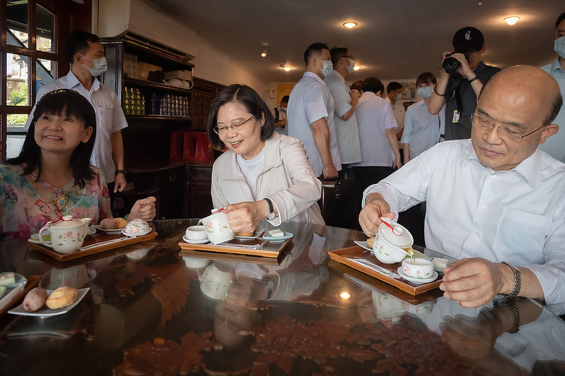 ▲蔡英文總統 (中)、行政院長蘇貞昌 (右)。（圖/總統府提供）