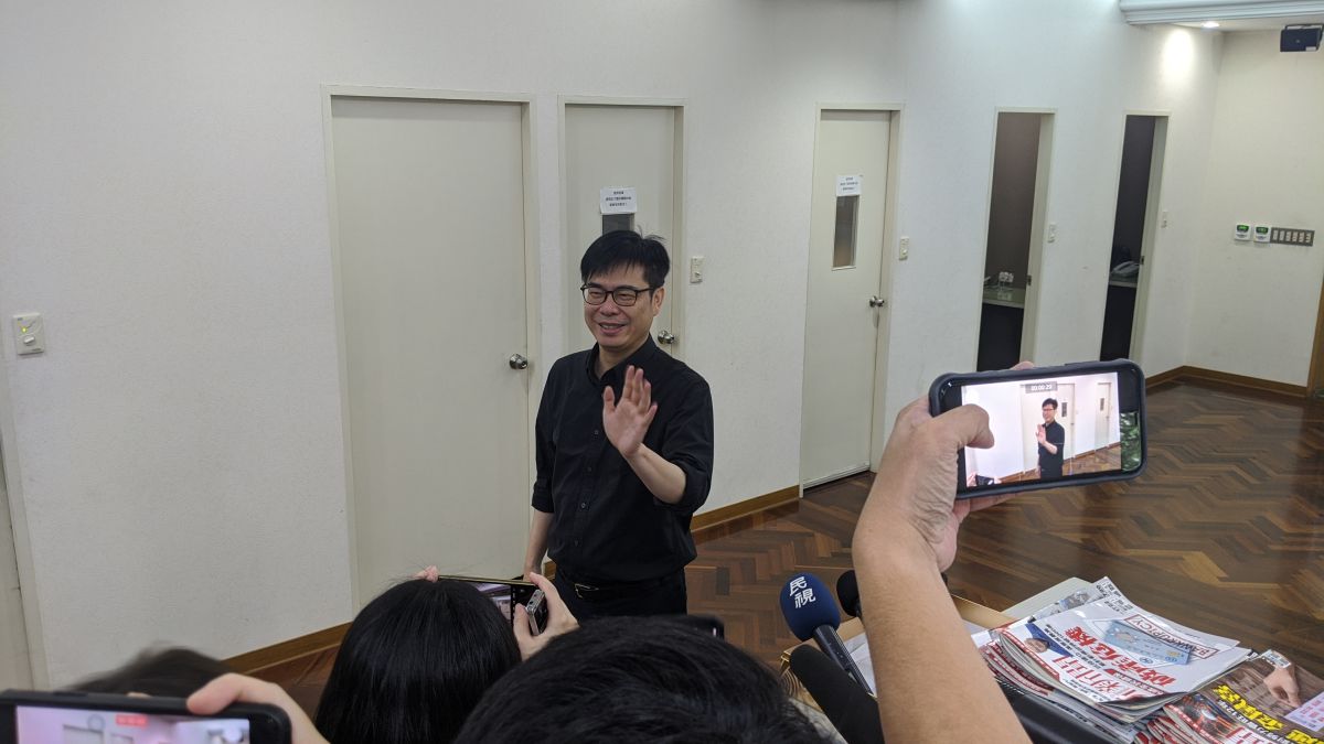 ▲陳其邁辭去行政院副院長，18日出席最後一次行政院院會，會後到行政院記者室向媒體道別。（圖／記者鄭宏斌攝，2020.06.18）