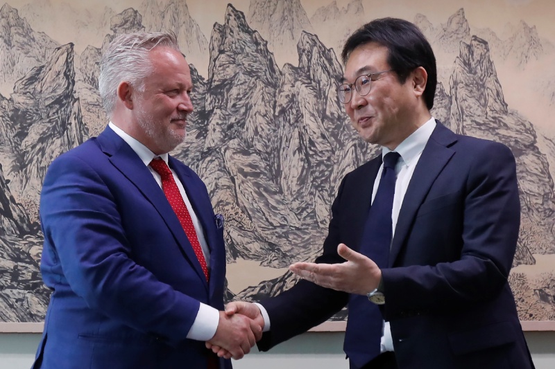▲南韓外交部朝鮮半島和平交涉本部長李度勳(右)。資料照。（圖／美聯社／達志影像）