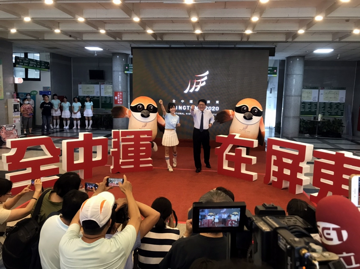 ▲屏東縣政府再次與音樂才女黃小玫合作，為2020全國中等學校運動會創作主題曲「屏東Keep Going」，6月18日正式發表，唱出運動員努力揮汗鍛鍊追夢的堅毅精神。（圖／屏東縣政府提供 2020.06.18）