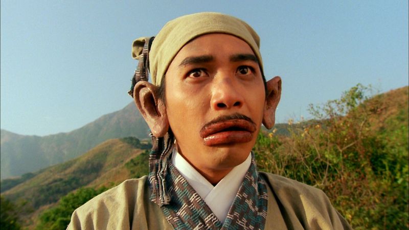 ▲▼梁朝偉在《東邪西毒》演盲劍客(上圖),又在《東成西就》變身香腸嘴,快精神分裂。(圖/CATCHPLAY)