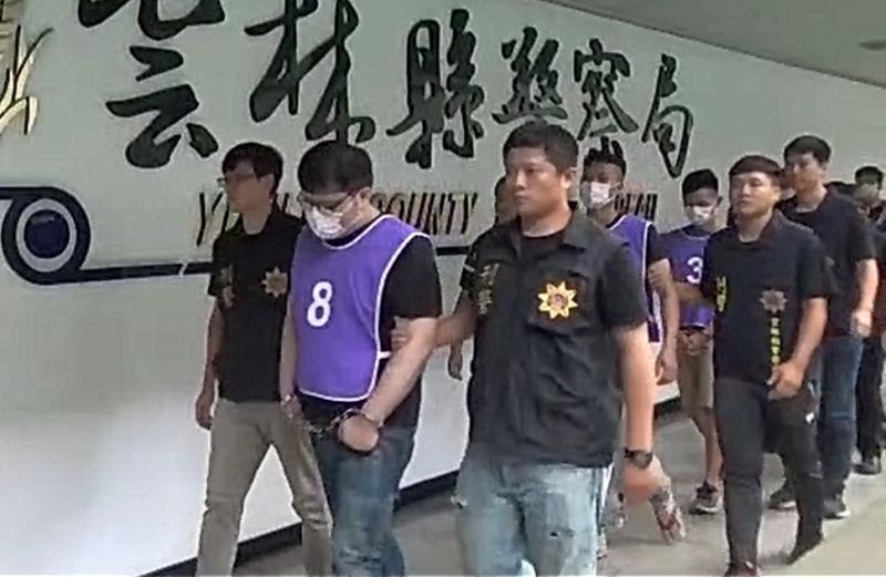 ▲鄭嫌與手下共4人因犯罪情節重大,經檢察官聲請羈押禁見獲准。(圖/記者蘇榮泉攝,2020.06.18)