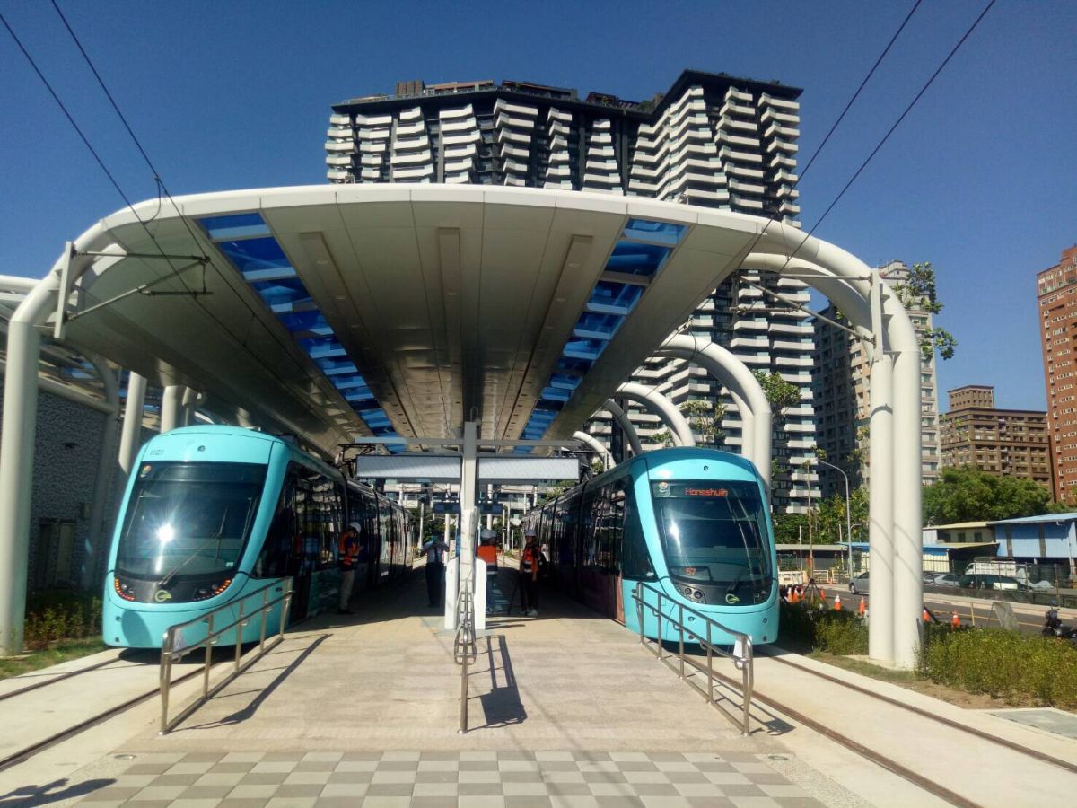 ▲新北淡海輕軌第一期藍海線，今凌晨0時36分完成連續7天穩定性測試，目標年底通車。（圖／新北市捷運局提供）