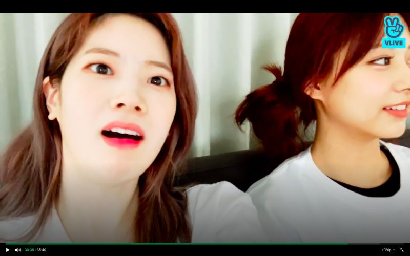 ▲多賢(左)唸「喔是喔」的模樣很逗趣。(圖/VLIVE)