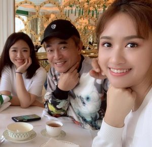 二女兒要嫁了!吳宗憲「與朱立倫成親家」:樂觀其成 ▲吳宗憲(中)二女兒吳則含(左)傳出結婚喜訊,右為吳姍儒。(圖/吳宗憲IG)
