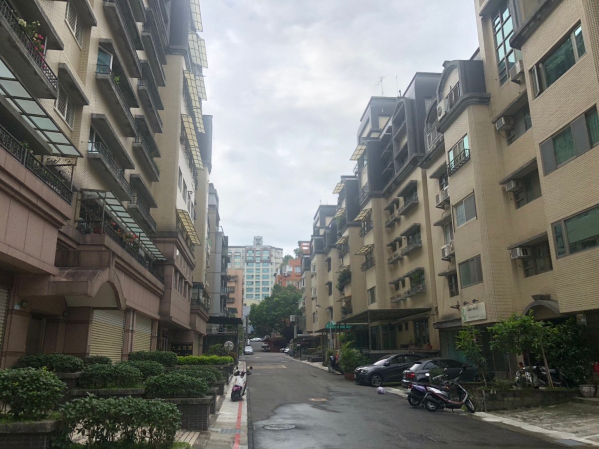 ▲內湖短短一條700公尺的文湖街，房價自3-7字頭都有。（圖／信義房屋提供）