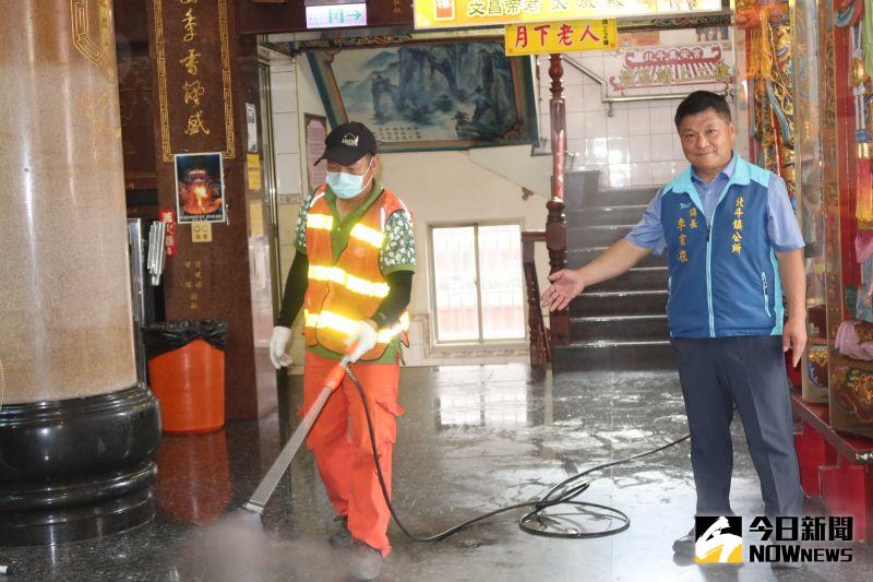 影／大甲媽祖遶境回鑾　國軍與民眾協助打掃市區街道