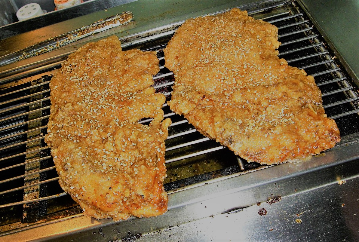 ▲雞排是台灣常見的道地小吃。（圖／翻攝自維基百科）