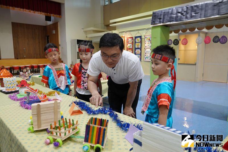 ▲許志宏表示，這場大班幼兒作品展藉由專業優質的藝廊空間，呈現師生以「童心、童玩及童趣」的創作主軸。（圖／記者陳雅芳攝，2020.06.19）