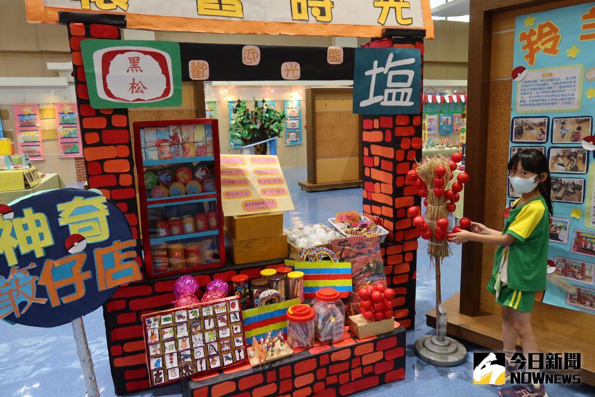 ▲小朋友實際去認識柑仔店裡面的一景一物，以及沒有超市沒有便利商店的年代。（圖／記者陳雅芳攝，2020.06.19）