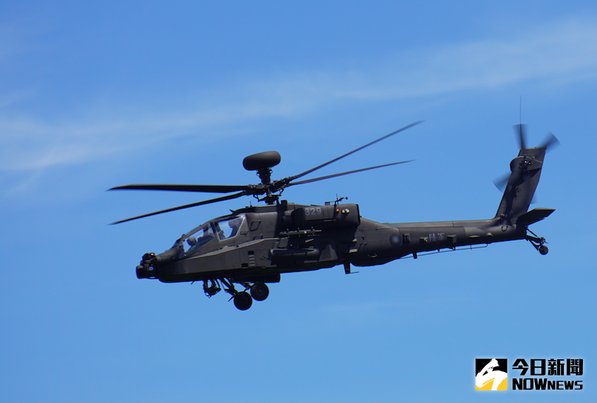 ▲陸軍350公里特戰行軍，6月19日舉行反特攻演練，阿帕契攻擊直升機參演提供火力支援。（圖／記者呂炯昌攝.2020.06.19）