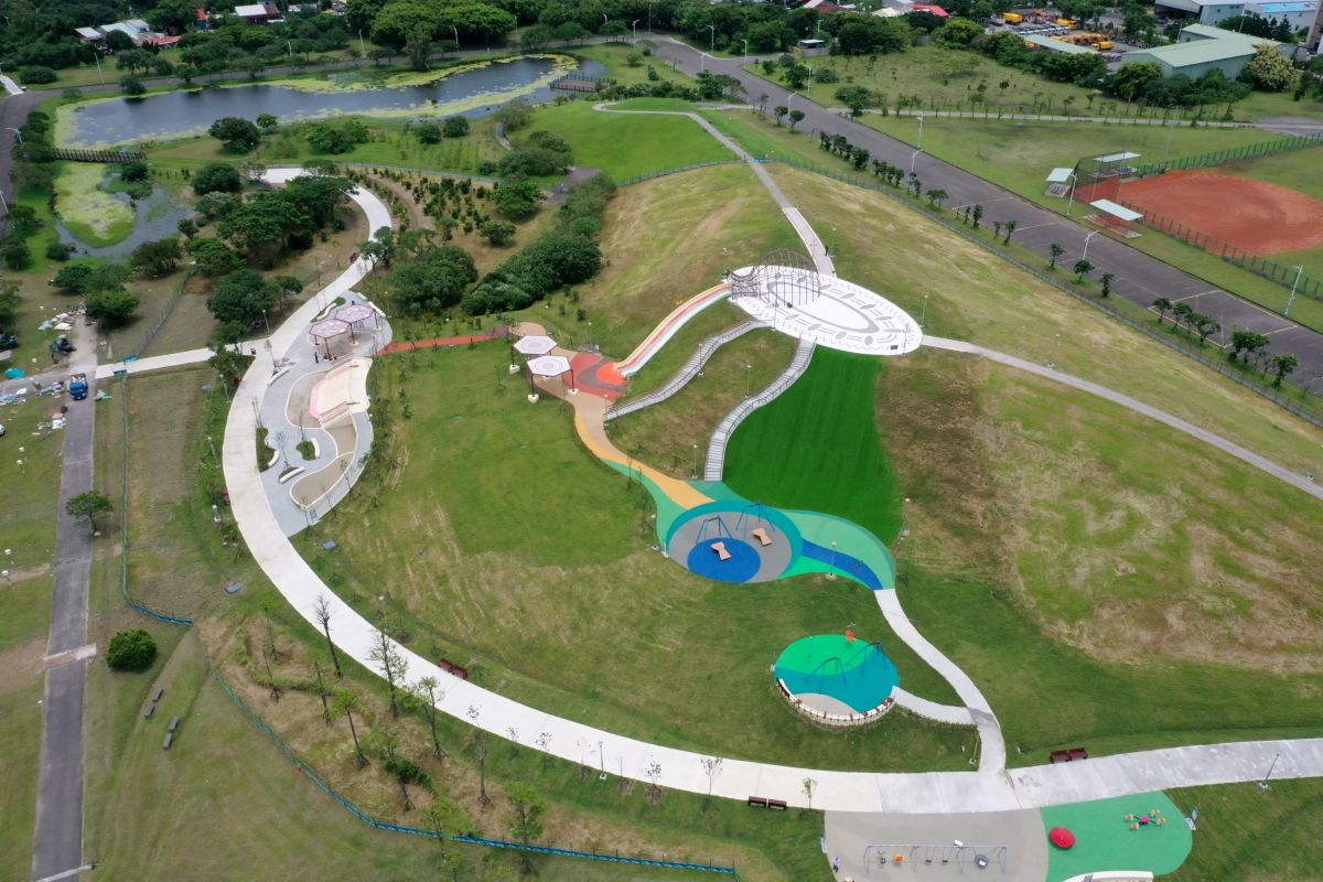 ▲北臺灣第1座結合文化探索與環境地貌的兒童共融遊戲場，「八里區十三行文化公園」已於7日正式啟用。（圖／新北市景觀處提供）