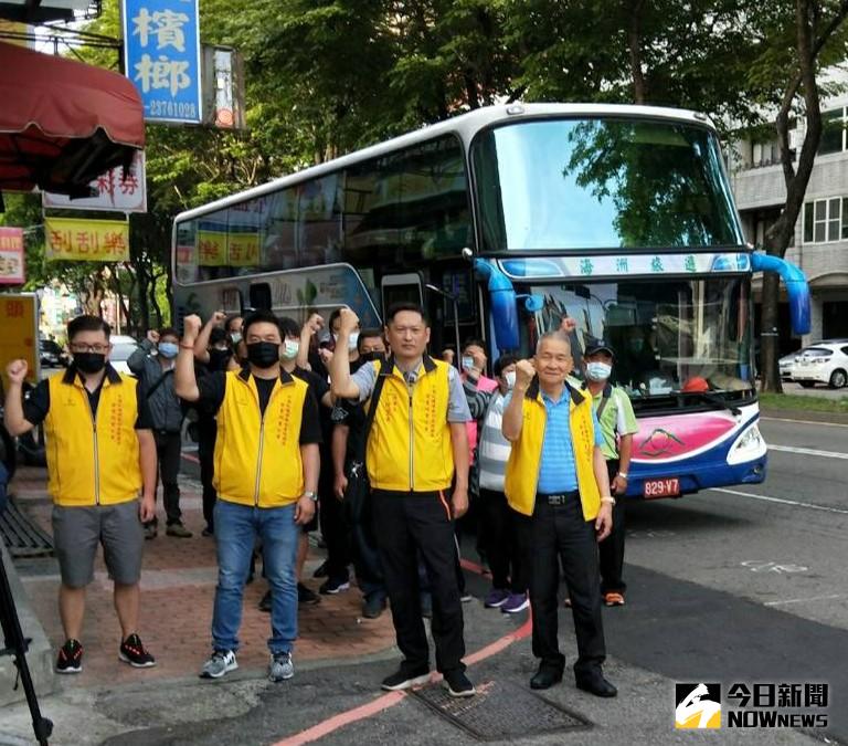 ▲由運彩商業公會理事長何昱奇(右二）帶隊，公會代表聯袂北上陳情。（圖／金武鳳攝，2020.6.19)