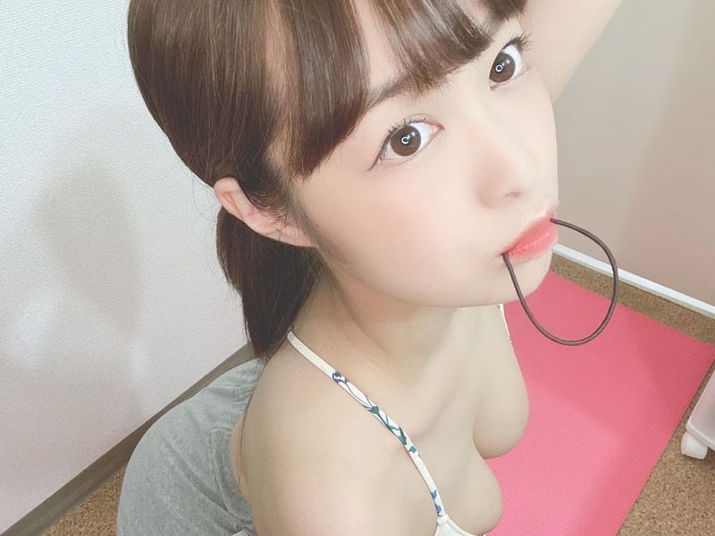 ▲目黑璃彩綁馬尾被拍,好身材引發熱議。(圖/目黑璃彩IG)