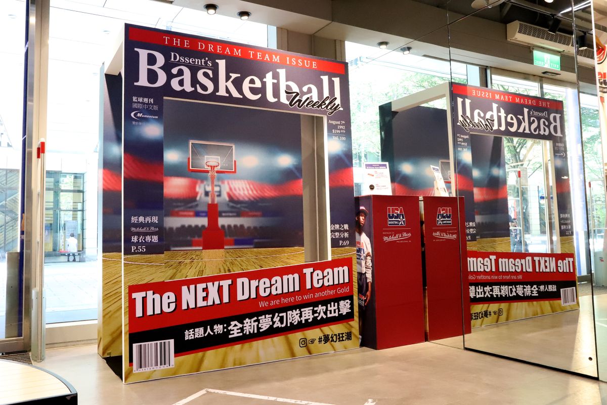 ▲NBA Store 台北旗艦店內，為期一個半月的 Dream Team 主題復古裝置，再次重塑當年美國夢幻隊在巴塞隆那奧運席捲全球的狂潮。（圖／異議國際提供）