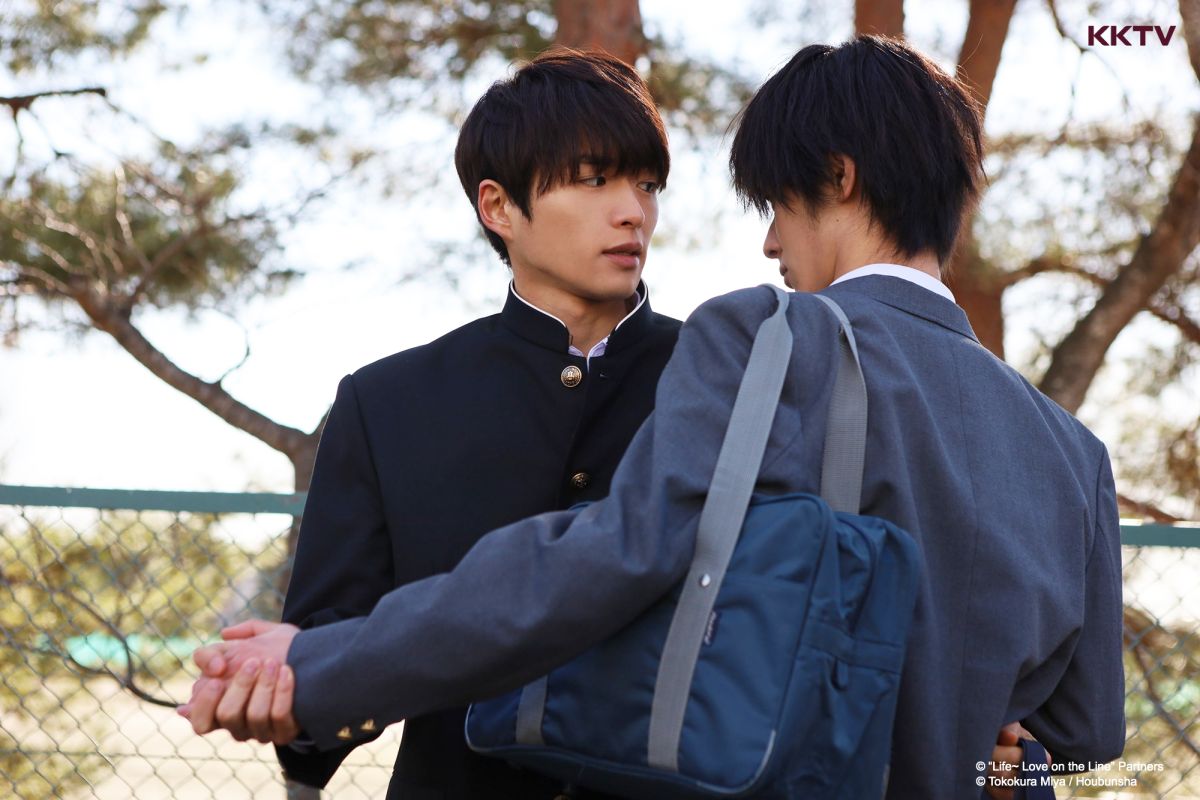 ▲白洲迅（左）跟樂驅演男男CP。（圖／KKTV）