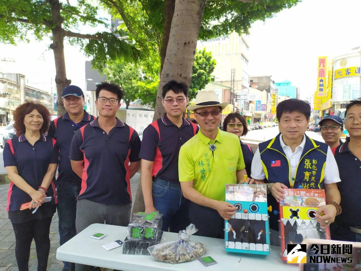 ▲彰化市長林世賢警告亂丟菸蒂最高可開罰6000元，勿以身試法，呼籲癮君子將菸蒂丟入集菸箱，共同愛護環境整潔。（圖／記者葉靜美攝，2020.06.19）